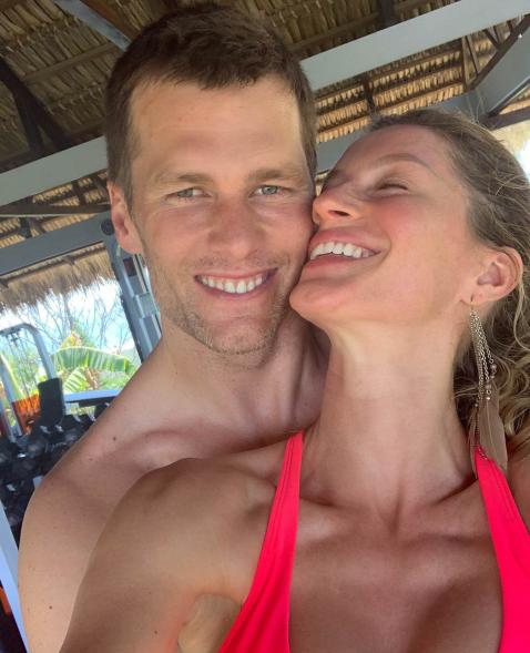 A selfie Tom Brady and Gisele Bündchen smiling.