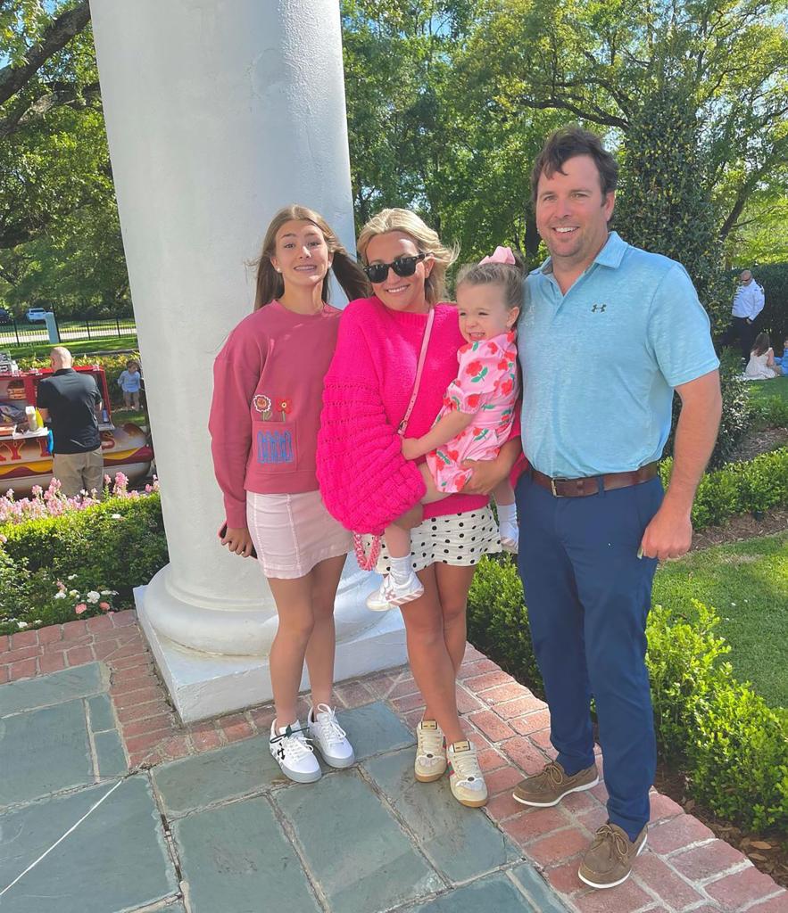 Jamie Lynn Spears posing for a photo with her husband and two daughters.