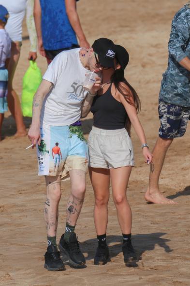 Pete Davidson and Chase Sui Wonders on vacation in Hawaii.