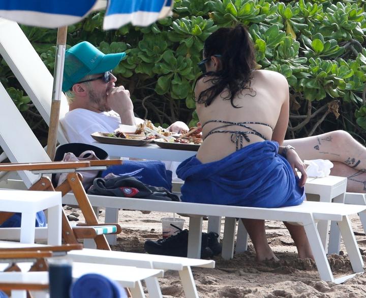 Chase Sui Wonders and Pete Davidson talking on the beach.