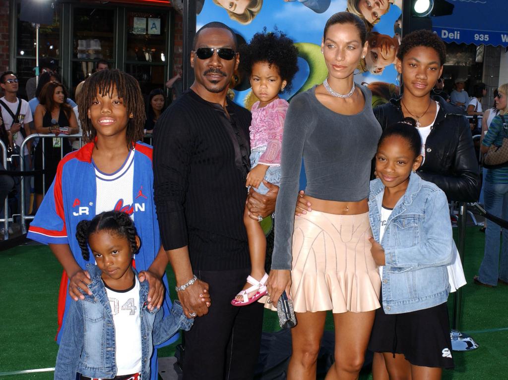 Eddie and Nicole Murphy and their kids