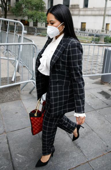 Jen Shah walking outside of a courthouse with a mask on.