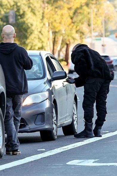 Kanye West confronting woman in car