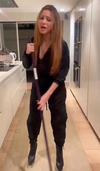 Shakira lip syncing to SZA's hit "Kill Bill" while mopping her kitchen.