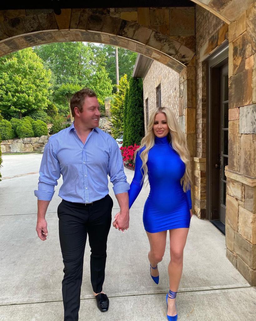 Kim Zolciak-Biermann walking with Kroy Biermann while holding hands.