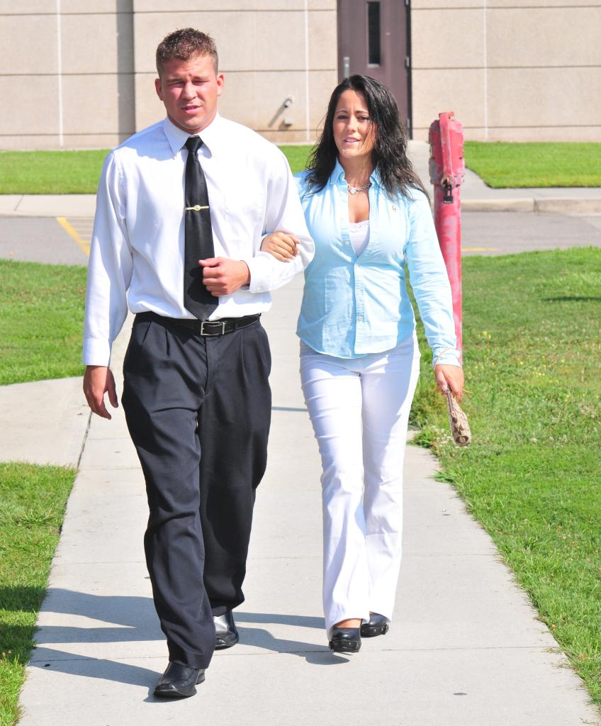 Jenelle Evans and Nathan Griffith walking into court.