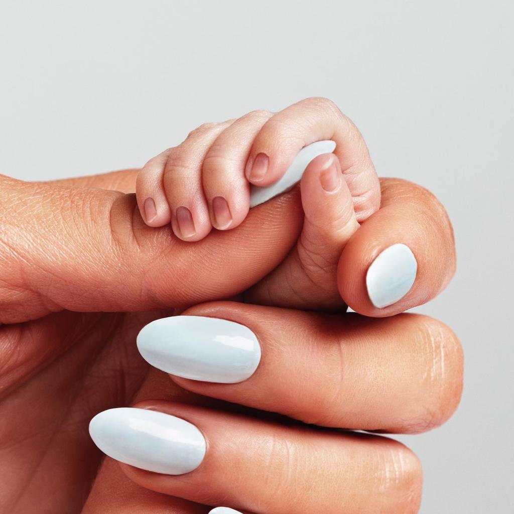 Paris Hilton holding baby Phoenix's hand