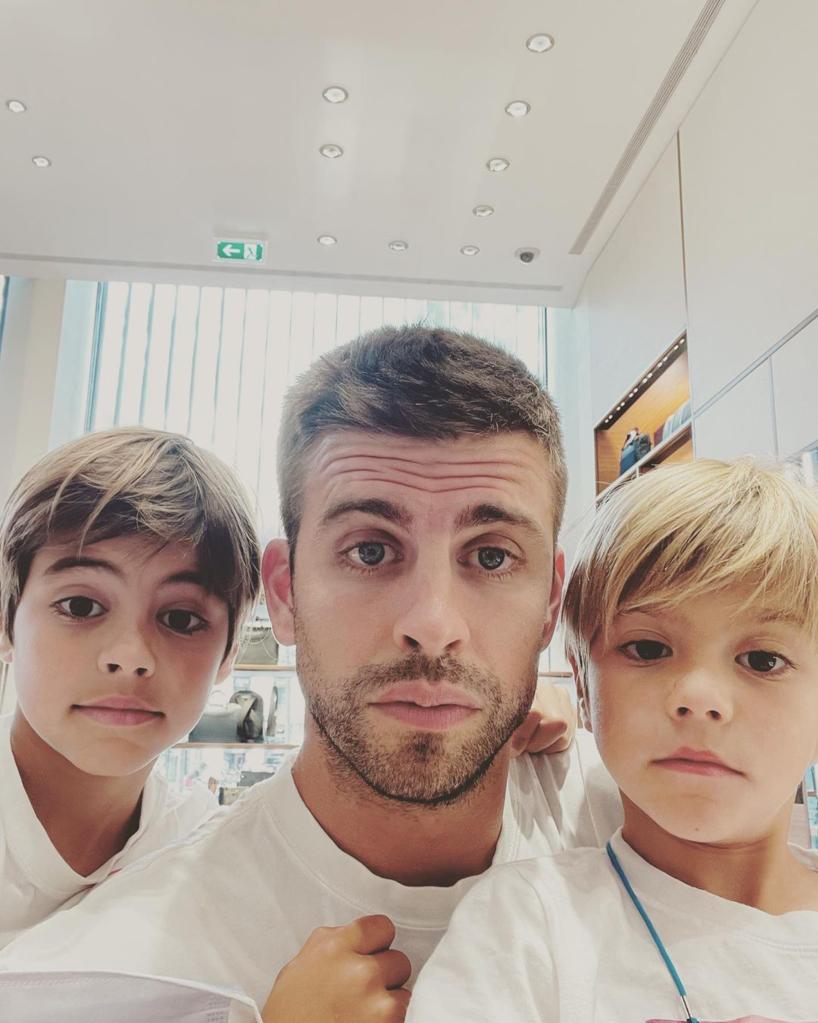 Gerard Piqué takes selfie with sons