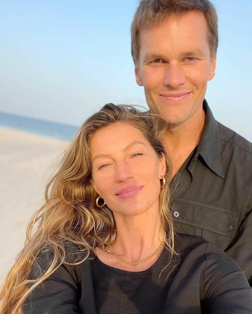 A selfie of Gisele Bündchen and Tom Brady at the beach