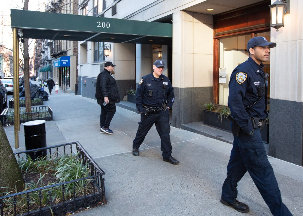 cops outside julia fox's dad, brother's apartment