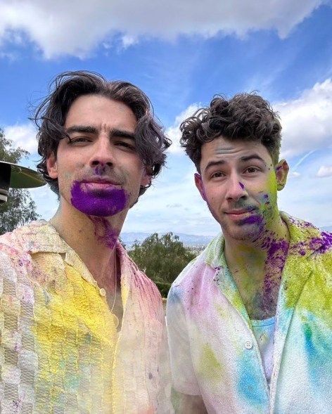Joe and Nick Jonas covered in paint