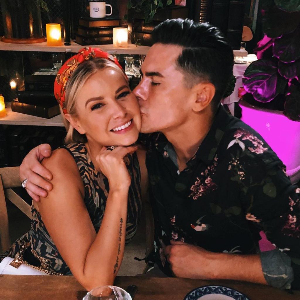 tom sandoval kissing ariana madix on the cheek