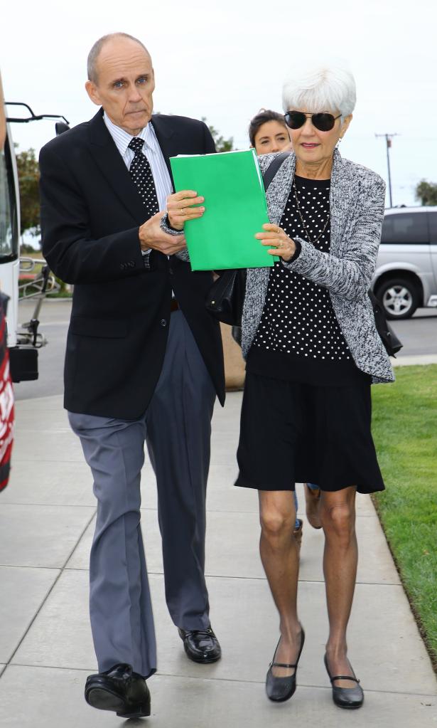 amanda bynes' parents rick and lynn bynes walking with a green folder