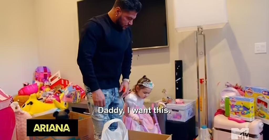 Ronnie Ortiz-Magro and daughter Ariana film "Jersey Shore"