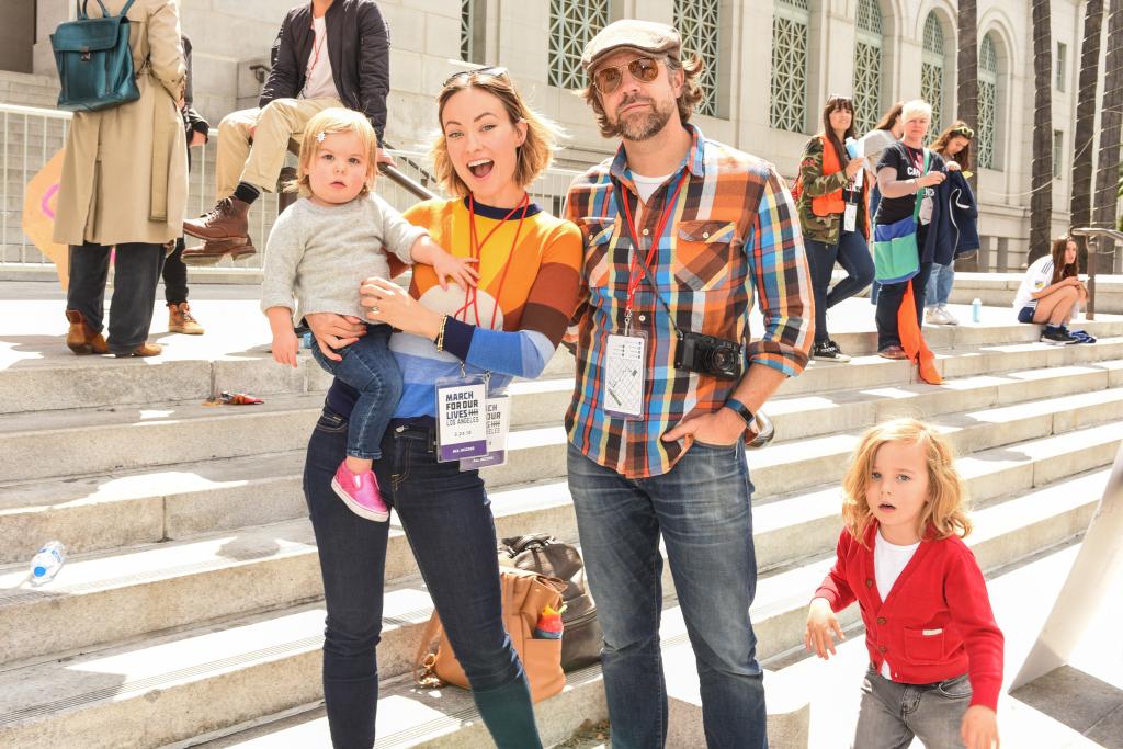 Olivia Wilde and Jason Sudeikis posing with their kids, Otis and Daisy