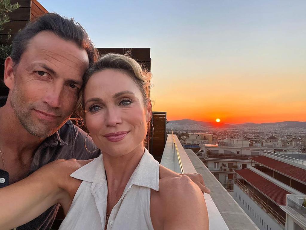 andrew shue and amy robach selfie