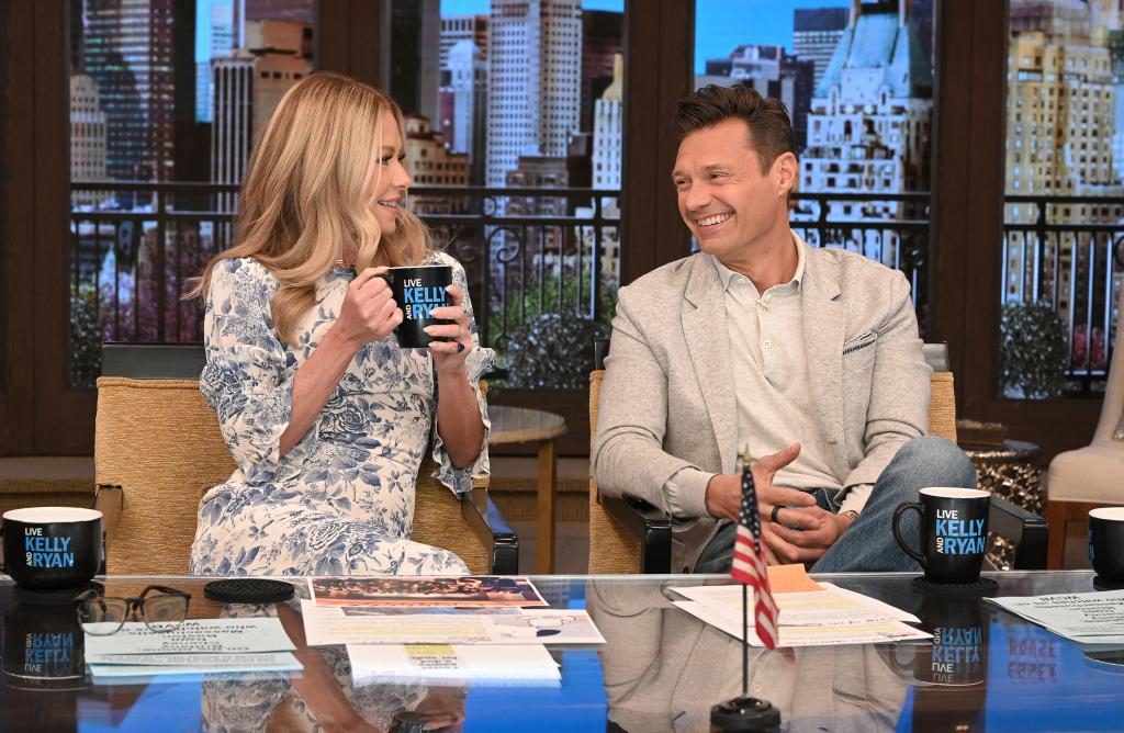 kelly ripa and ryan seacrest at their talk show desk