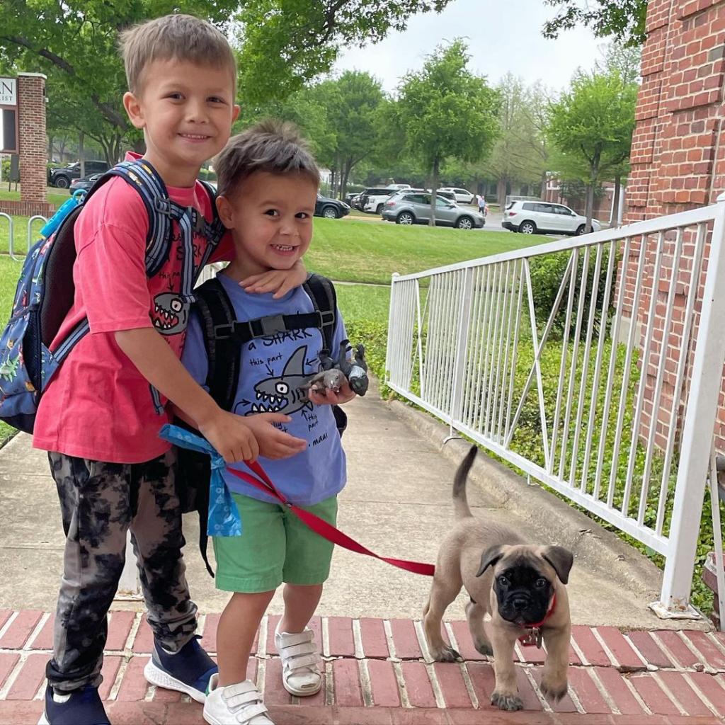 Sean Lowe's kids hold dog Gus on leash