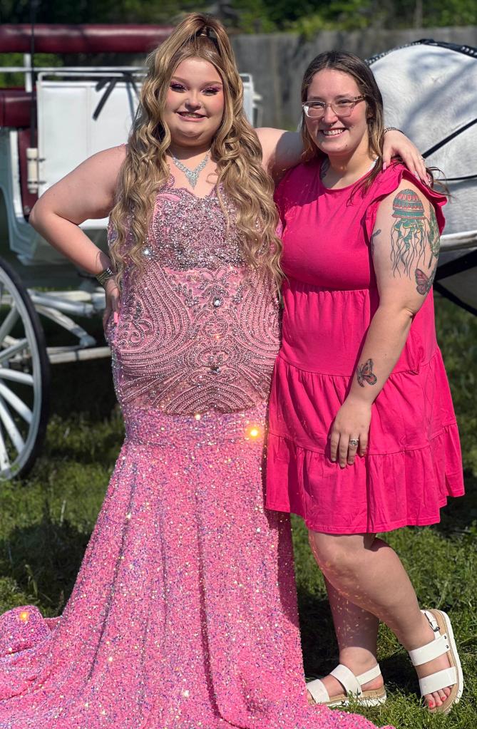 Honey Boo boo posing for a prom photo with Pumpkin