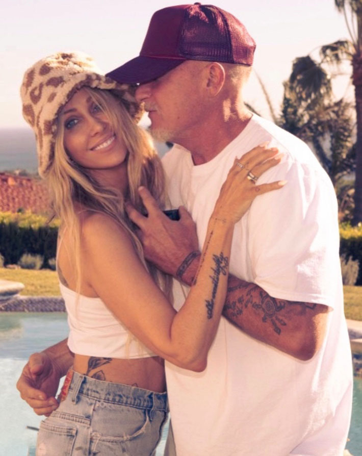 Tish Cyrus and “Prison Break” star Dominic Purcell announce engagement.