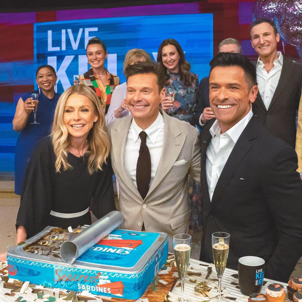 Ripa, Seacrest, Consuelos and crew smile on set