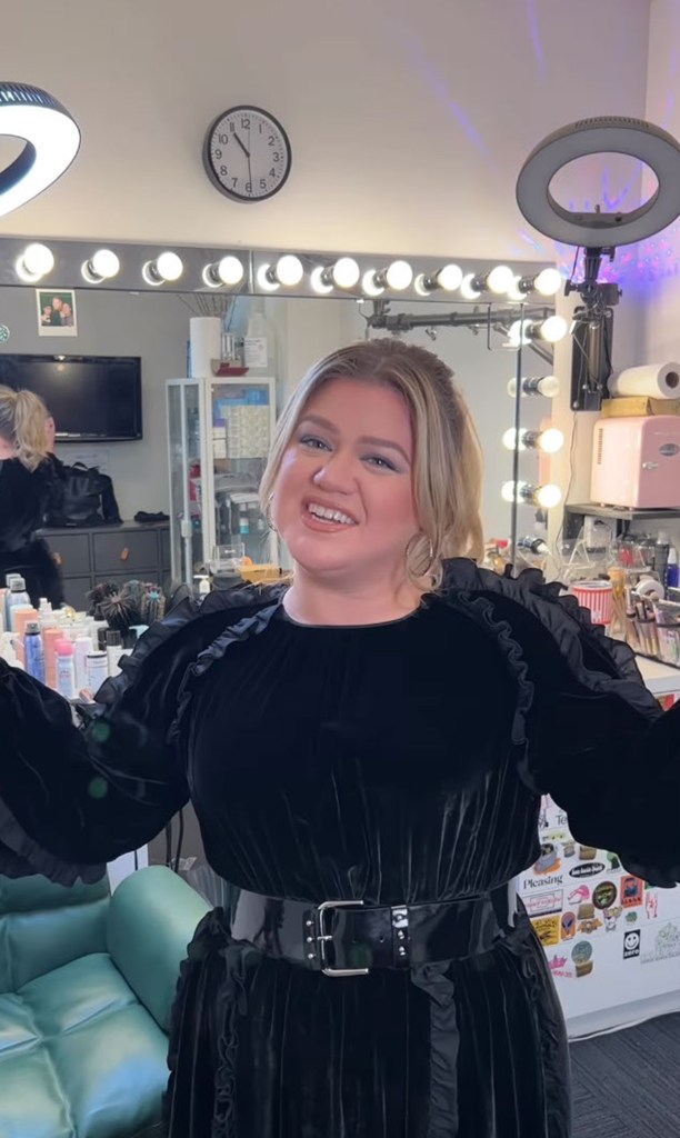 Kelly Clarkson posing in her dressing room.