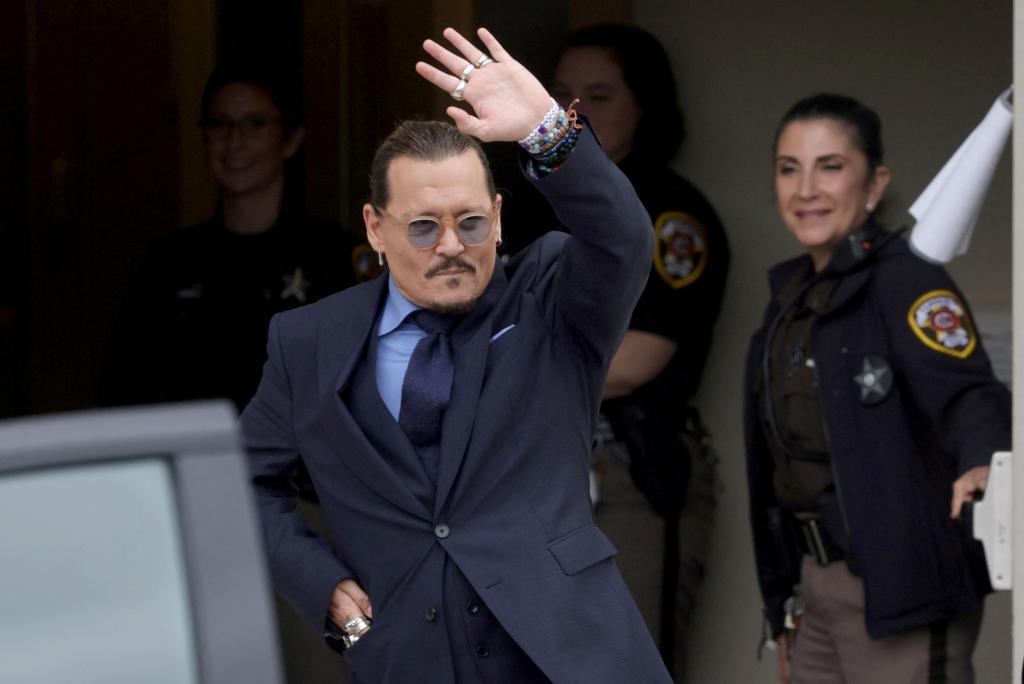 johnny depp leaving court 