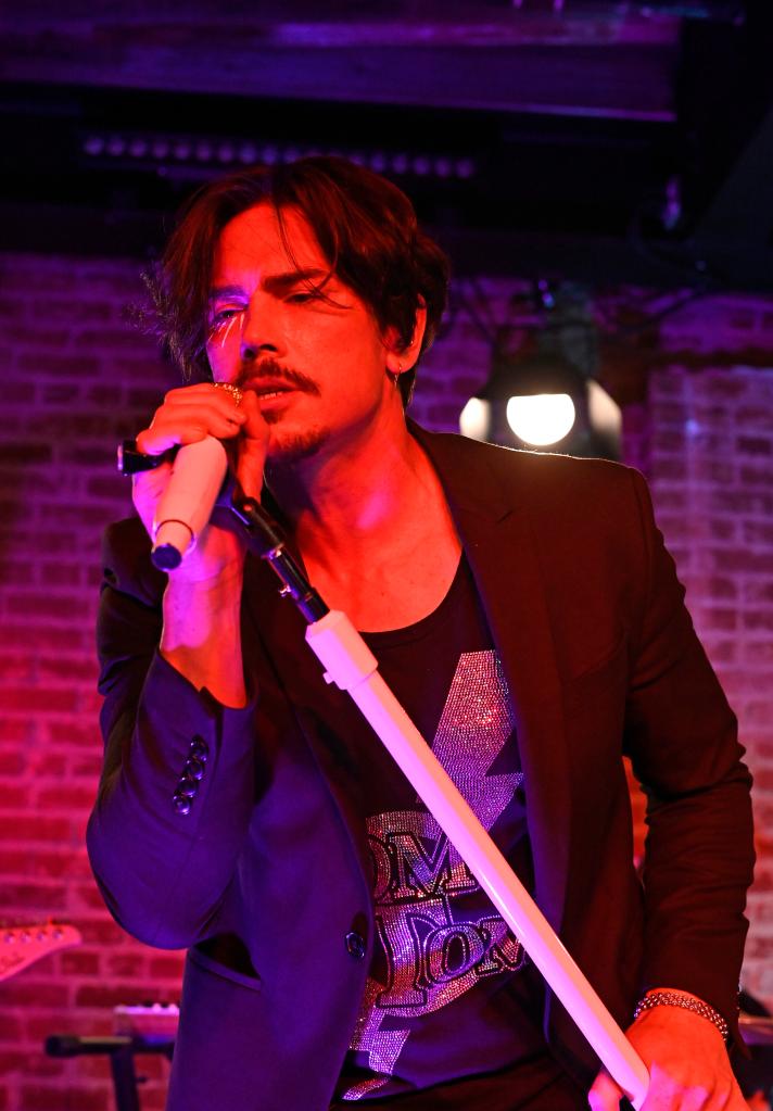 Tom Sandoval singing.