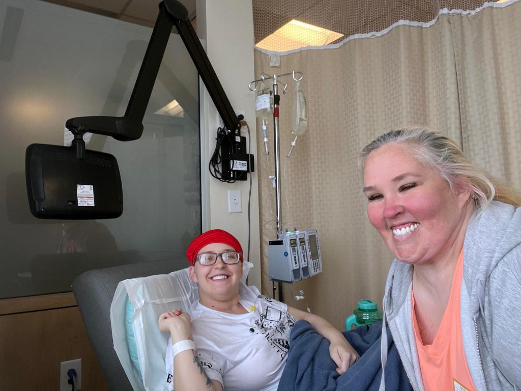 Anna "Chickadee" Cardwell with Mama June in the hospital.