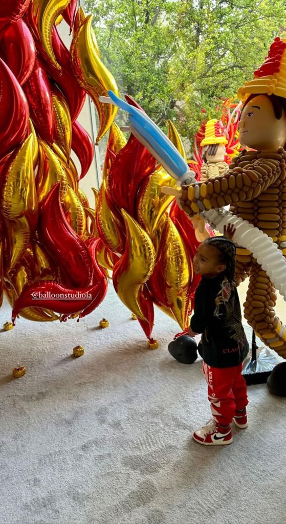 Psalm touches balloons at 4th birthday party