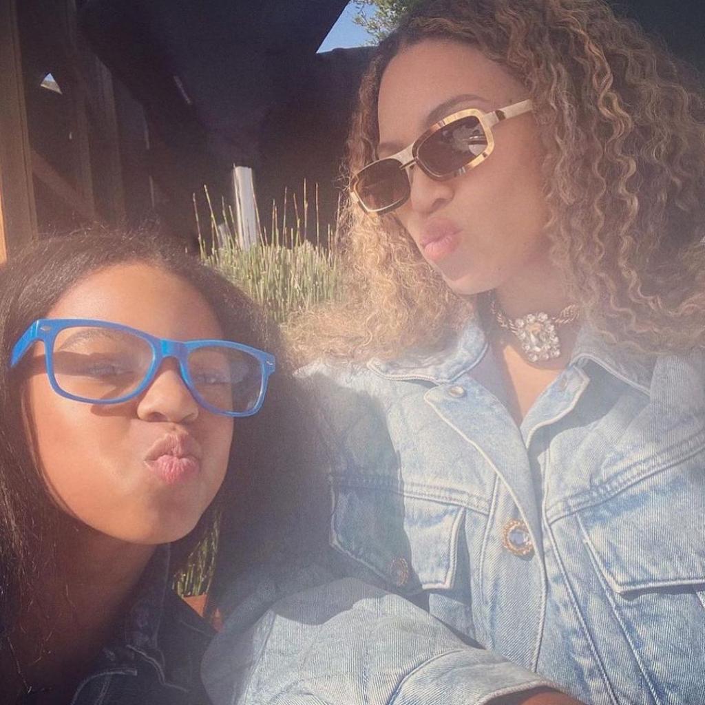 Blue Ivy and Beyonce pose for a selfie