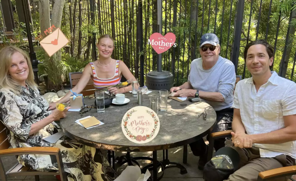 Justin Long and Kate Bosworth with family.