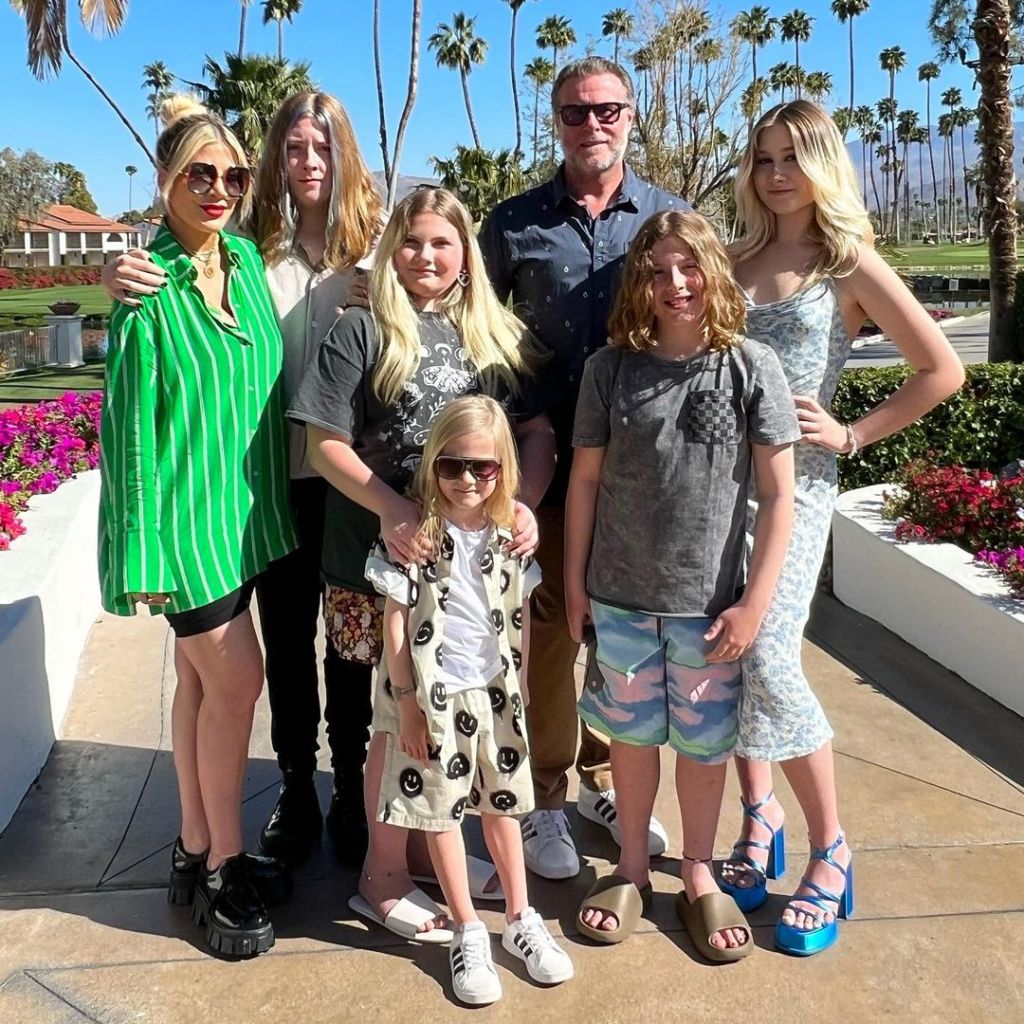 Tori Spelling and Dean McDermott pose outdoors with kids