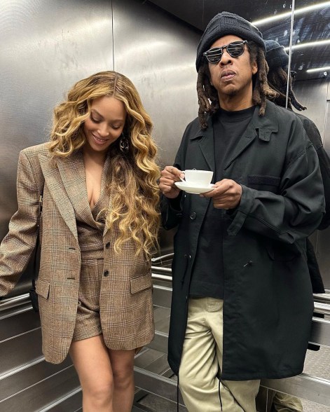 Beyoncé and Jay-Z in an elevator