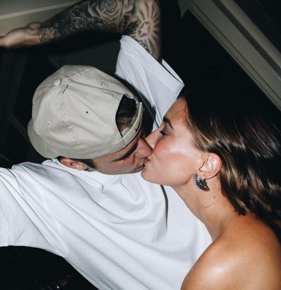 justin and hailey bieber kissing