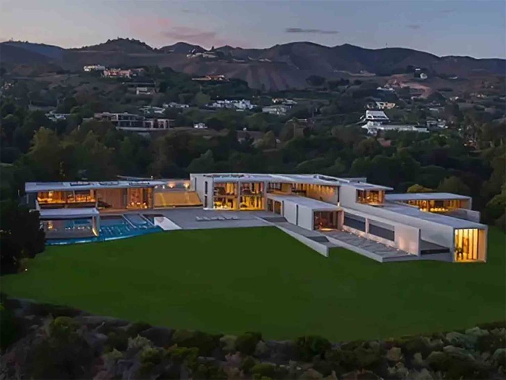 An exterior photo of Jay-Z and Beyoncé's new home.