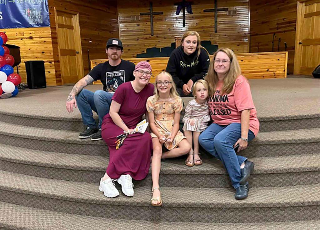 Anna "Chickadee" Cardwell with her daughters, Kylee and Kaitlyn, her boyfriend, Eldridge Toney and some other relatives.