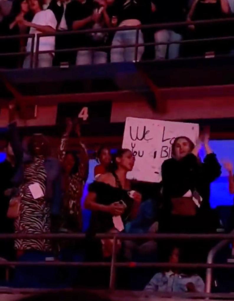 Rumi Carter holding up a sign for Blue Ivy at the Beyoncé concert.