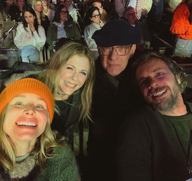 kristen bell, rita wilson, tom hanks and dax shepard selfie