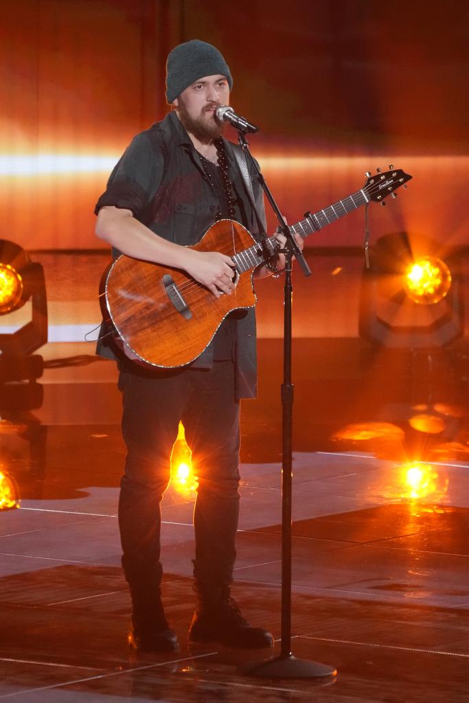 Oliver Steele performing on "American Idol."