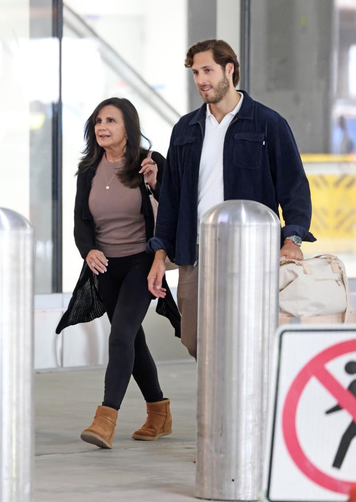 Lynne Spears and an unidentified man walking together.