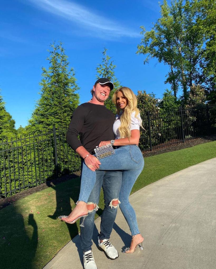 Kim Zolciak straddles Kroy Biermann