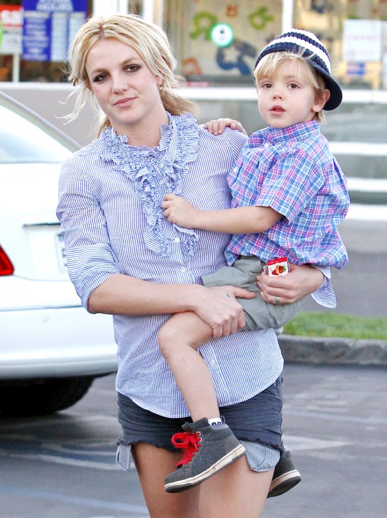 Britney Spears holding her son Jayden.