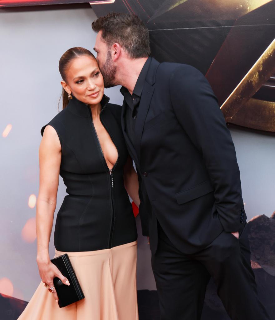 Ben Affleck kisses Jennifer Lopez's head