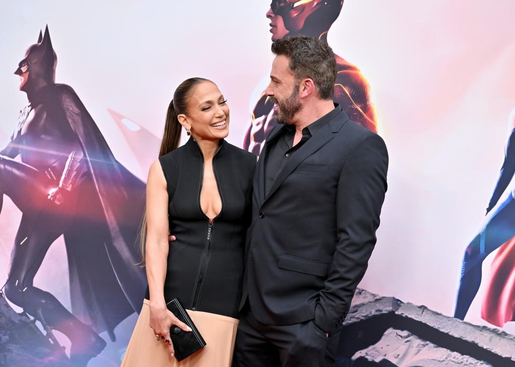 Jennifer Lopez cuddles up to Ben Affleck