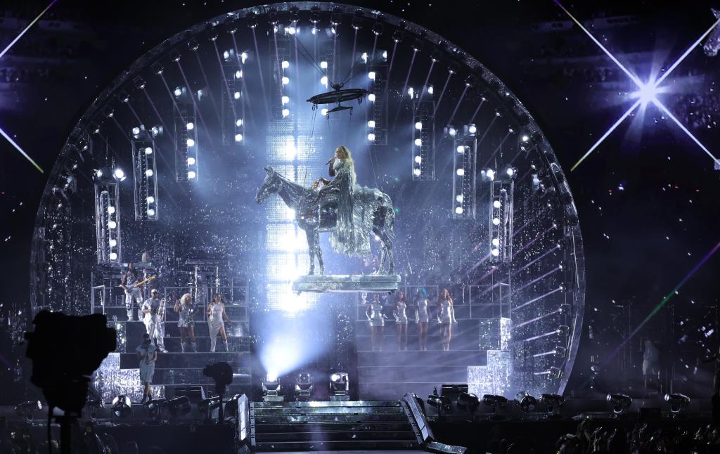 Beyoncé performing at MetLife Stadium.