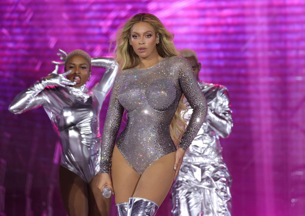 Beyoncé performing at MetLife Stadium.