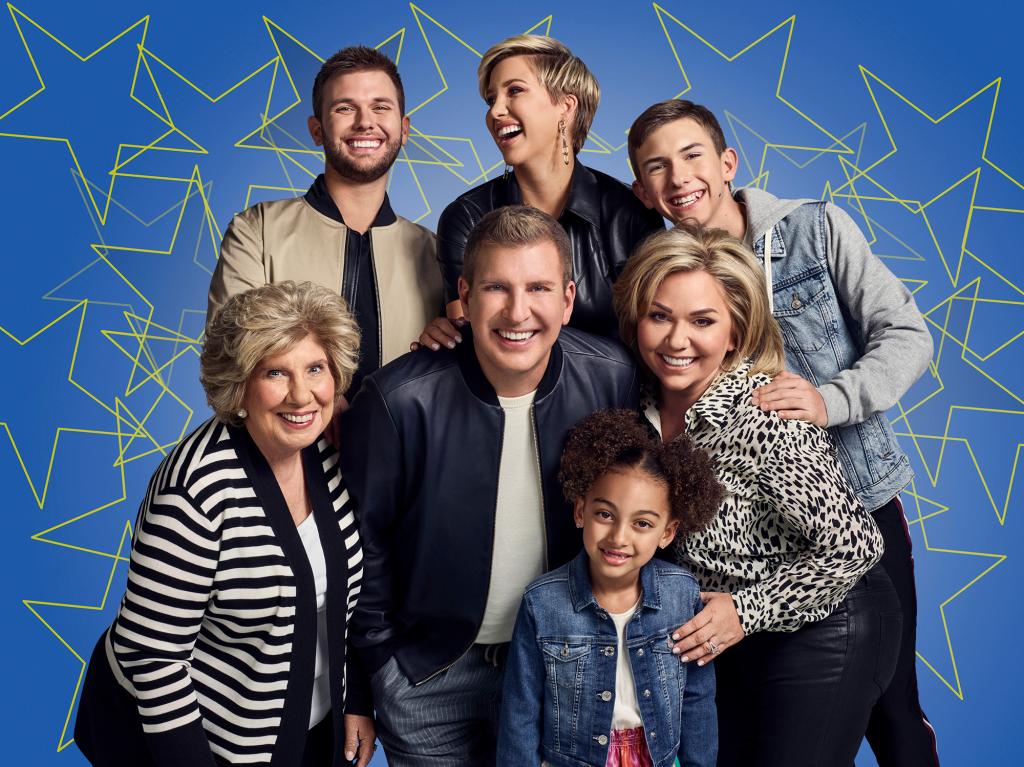 Faye Chrisley, Chase Chrisley, Todd Chrisley, Savannah Chrisley, Chloe Chrisley, Julie Chrisley,  Grayson Chrisley posing for a "chrisley knows best" promo photo