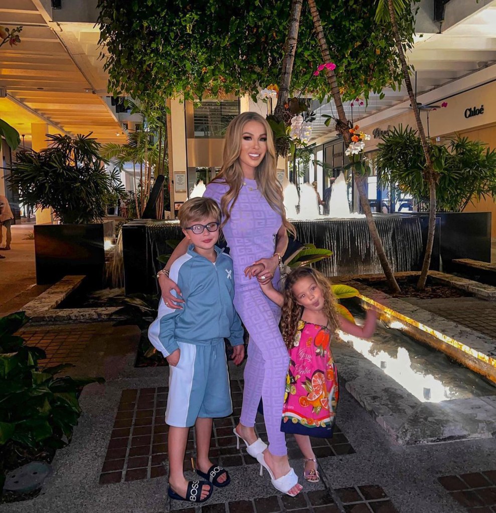 lisa hochstein and her two kids