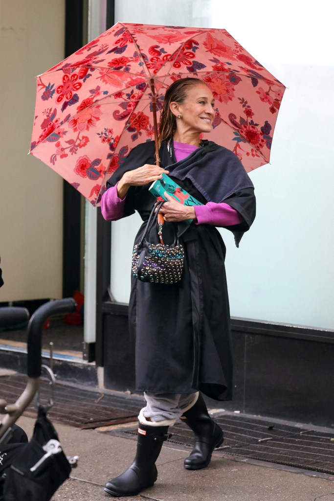 Sarah Jessica Parker with umbrella